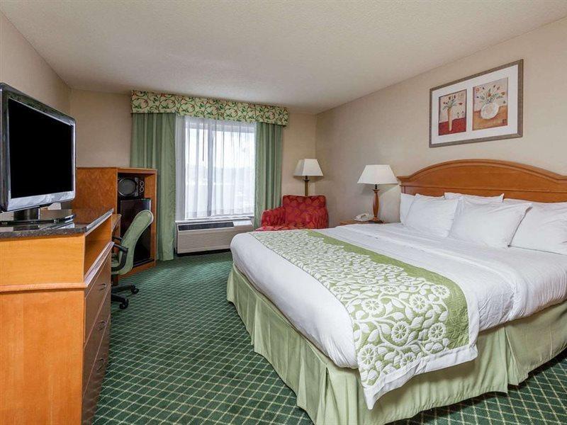 Days Inn & Suites By Wyndham Уоррен Экстерьер фото