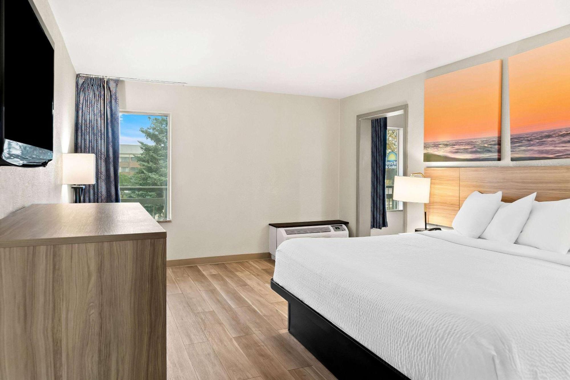 Days Inn & Suites By Wyndham Уоррен Экстерьер фото